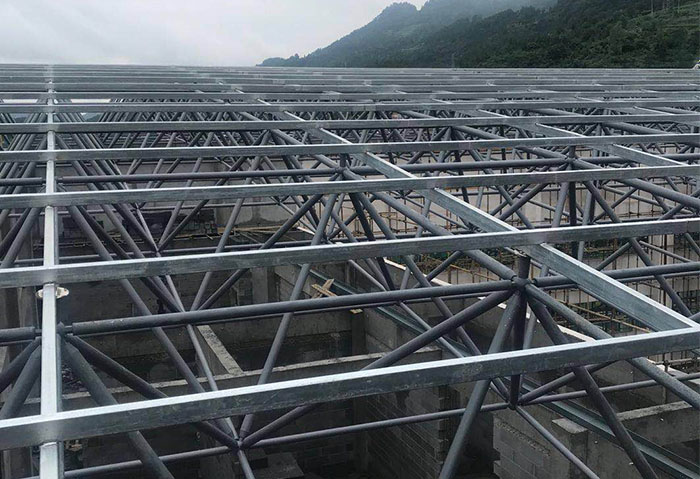 德令哈仁怀冠英学校艺体楼网架